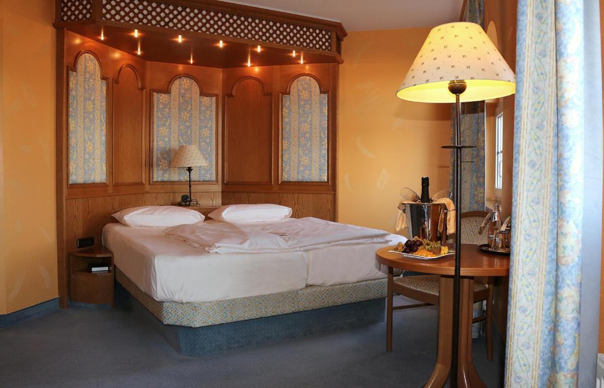 Hotel Spanischer Hof Groeditz Экстерьер фото